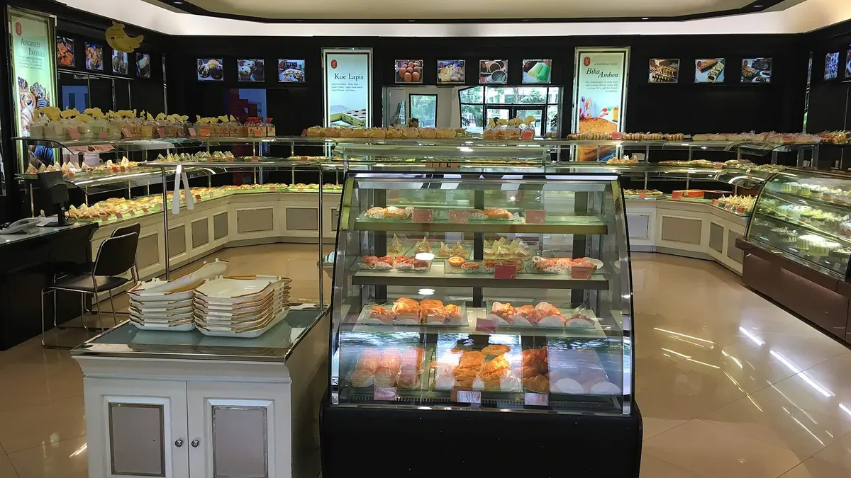 Greggs the Bakers – bakery in Ely, Cardiff
